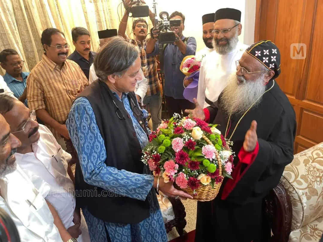 Catholicos of the East and Malankara Metropolitan Baselios Marthoma Mathews III welcomes Shashi Tharoor | Photo: Mathrubhumi