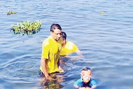 6-year-old becomes youngest girl to swim across Vembanad Lake