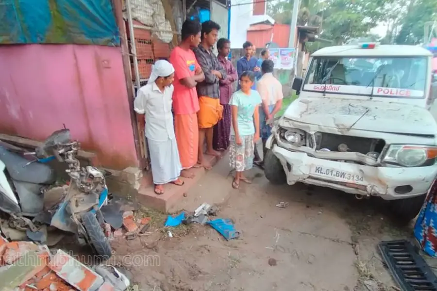 2 youth killed after police jeep rams scooter in Alappuzha