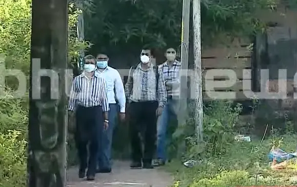 NIA officials during raid / Photo: Screengrab of Mathrubhumi News
