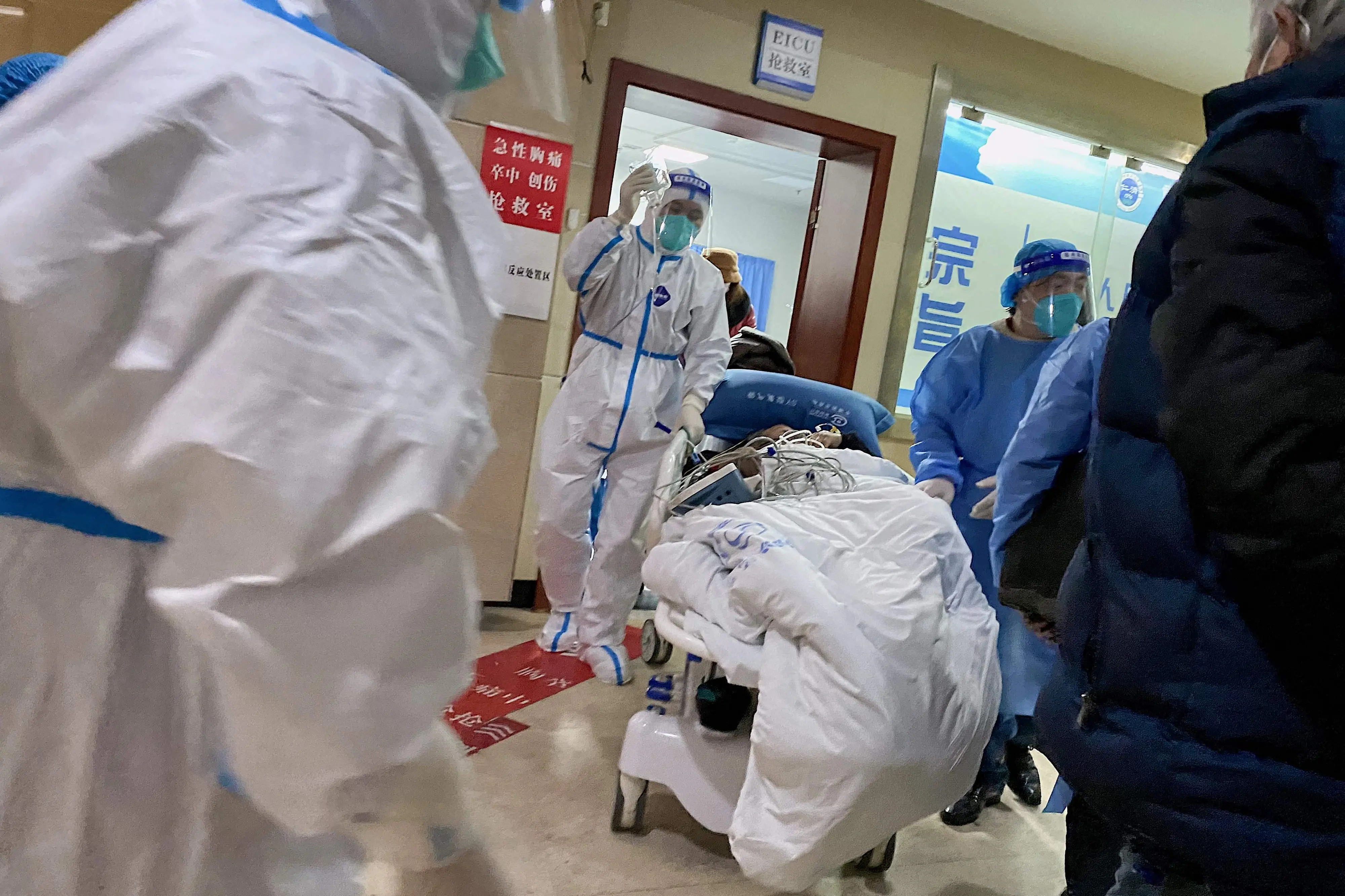 Health workers transport a Covid-19 coronavirus patient. Photo: AFP