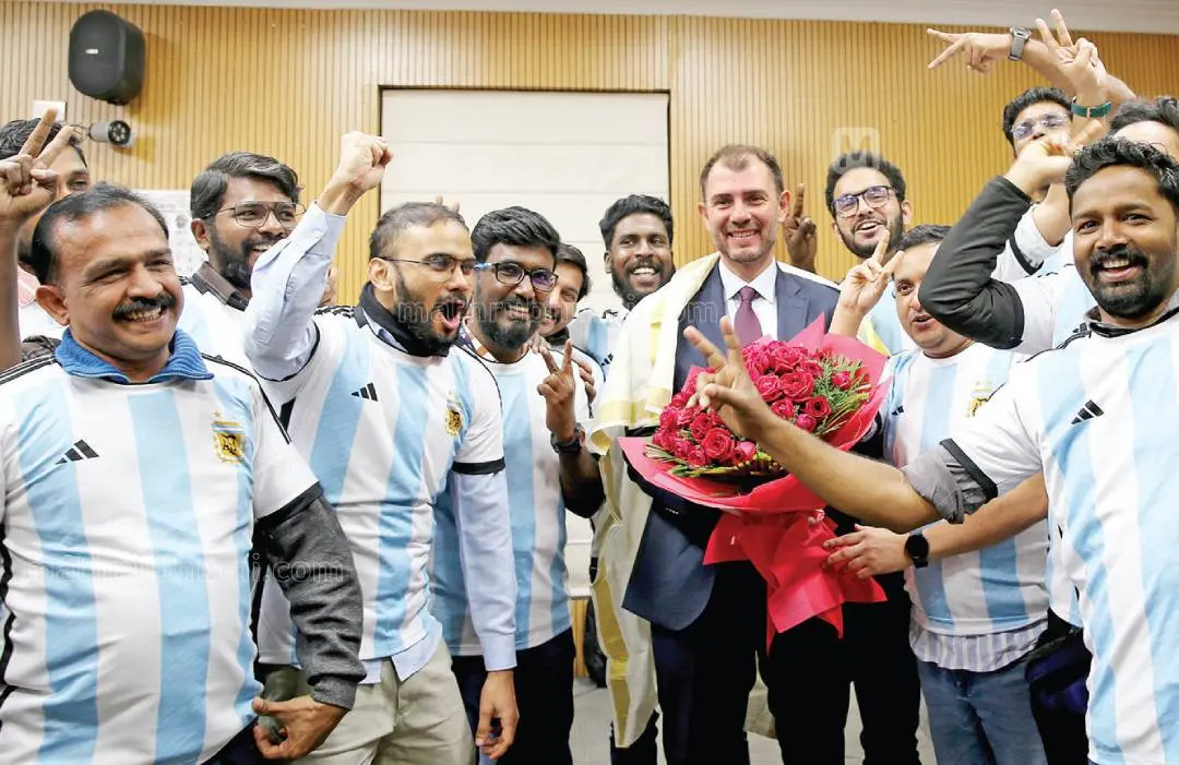 Franco Agustin Senilliani Melchior with the fans at Kerala House | Photo: PG Unnikrishnan