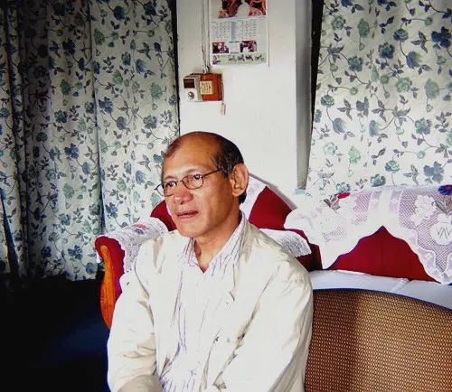 This photo released by police shows notorious criminal Charles Sobhraj sitting, 19 September 2003, inside the District Police Office in Hanumandhoka Kathmandu. | Photo: AFP PHOTO/NEPAL POLICE