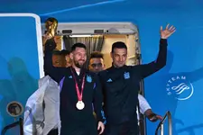 Huge crowds welcome Argentina team after World Cup victory