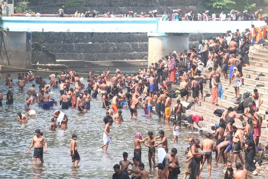 Sabarimala pilgrimage: Devotees irked over insufficient facilities to keep belongings in Pamba