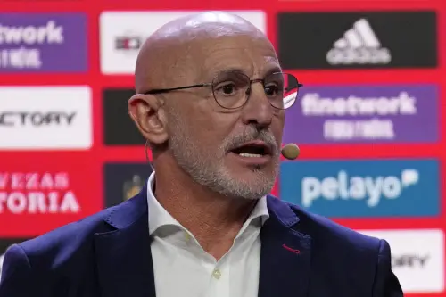 Luis de la Fuente speaks during his presentation as Spain's new soccer coach in Las Rozas, just outside of Madrid, Spain, Monday, Dec. 12, 2022. Luis de la Fuente replaces Luis Enrique after the national team was eliminated in the round of 16 at the World Cup | Photo: AP