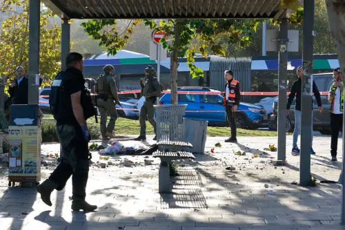 Israeli security forces gather at the scene of an explosion at a bus stop in Jerusalem on November 23, 2022. - At least 15 people were wounded in two separate explosions targeting bus stations in Jerusalem, security and medical officials said, with Israel's public security minister calling them 'attacks.' | Photo: AFP