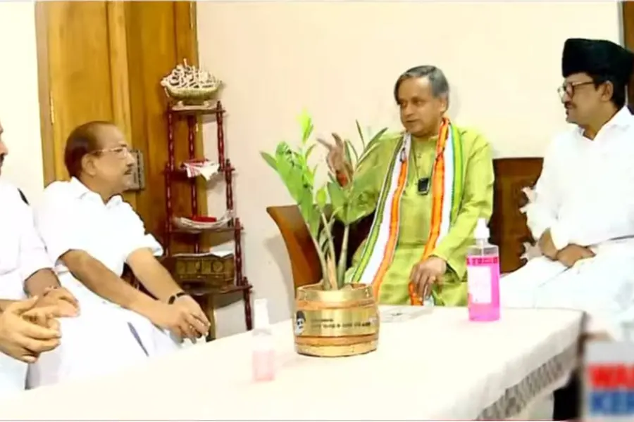 Shashi Tharoor visits Panakkad; Congress may have to set things right
