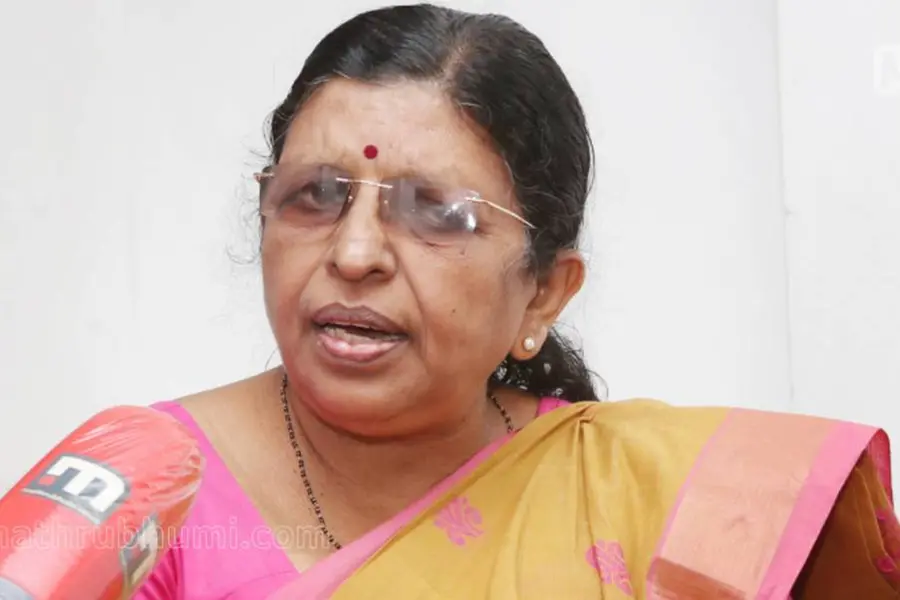 ഹേമാ കമ്മിറ്റി റിപ്പോർട്ട്: സ്വമേധയാ കേസെടുക്കാനാകില്ല, പരാതി നൽകാൻ മുന്നോട്ടുവരണം- വനിതാ കമ്മിഷൻ