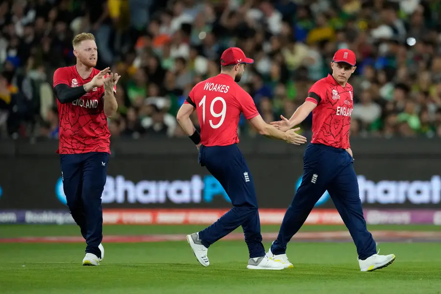 Curran stars as Pakistan set England 138 to win T20 World Cup