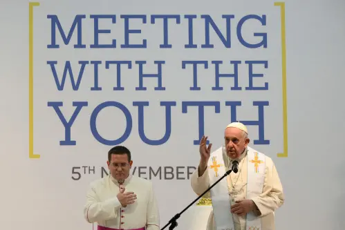 Pope tells Bahrain youths to seek real advice, not Google