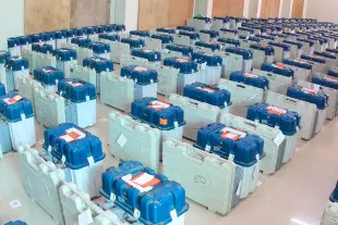 Attempt to open EVM strong room in Kazhakkoottam constituency withdrawn due to mounting protests