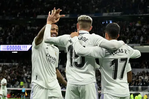 Federico Valverde (C) celebrates after scoring goal | AFP