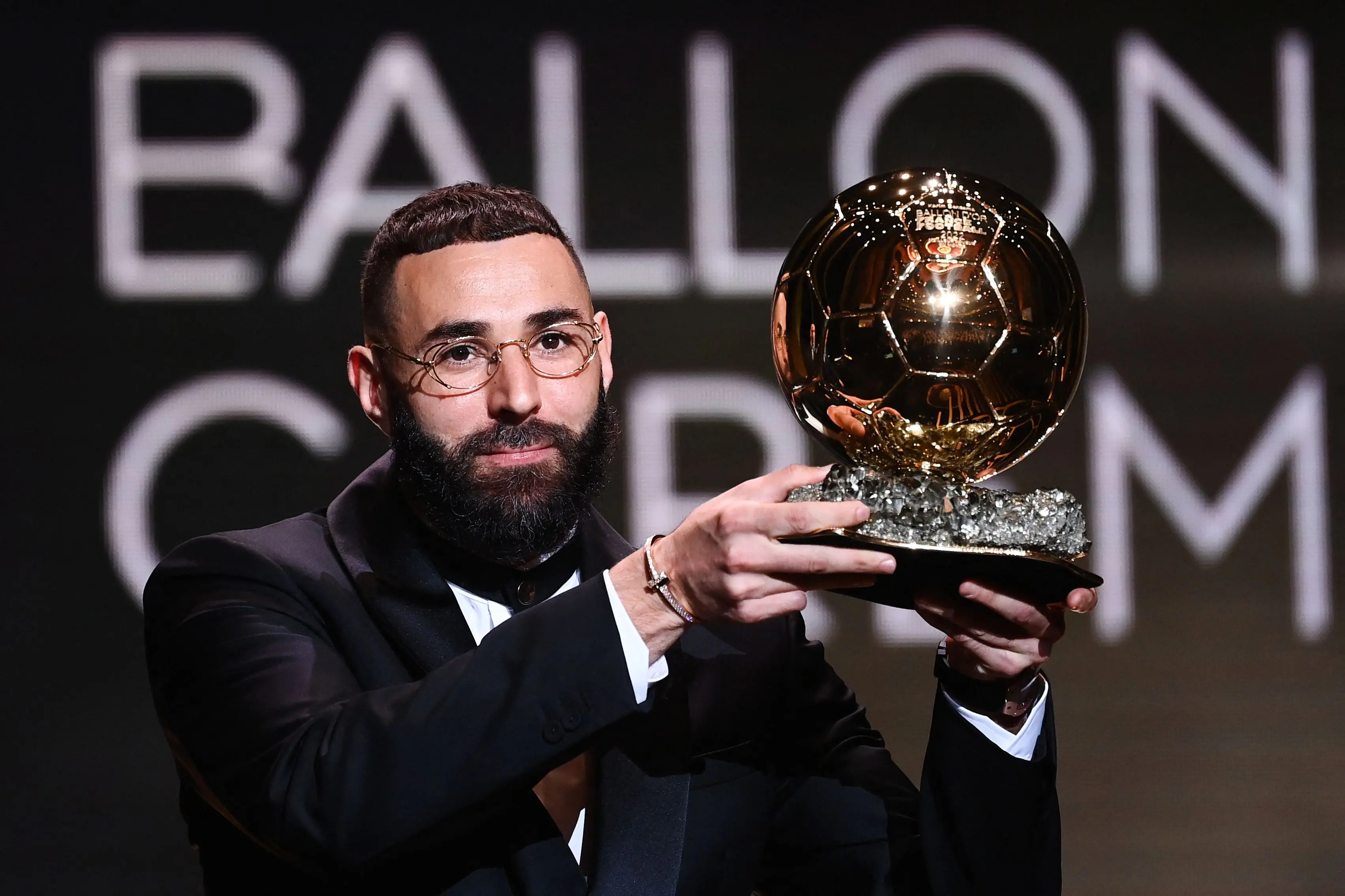 Karim Benzema receives the Ballon d'Or award | Photo: AFP