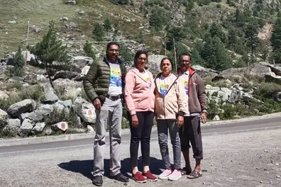 Sexagenarian couples take all-India trip, sketches route map on car
