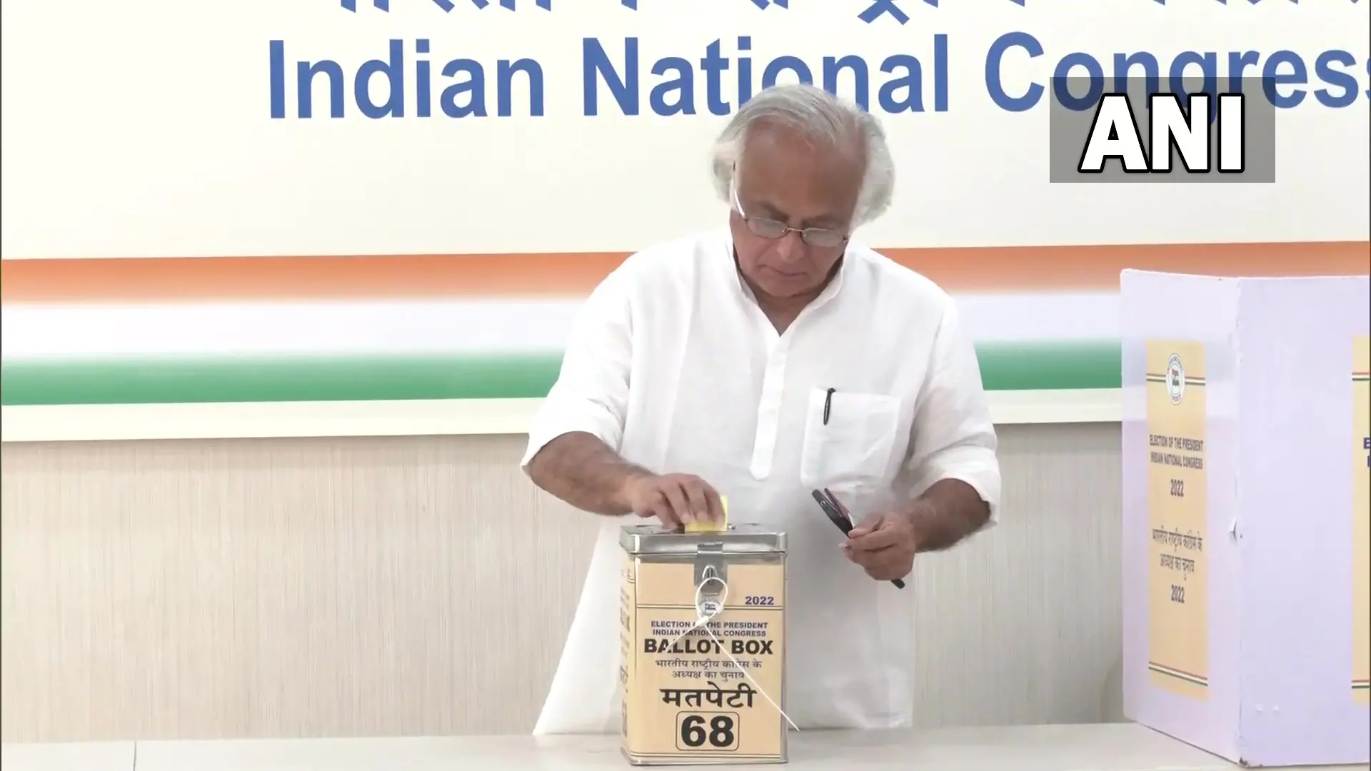 Jairam Ramesh casts vote at Congress president poll. Photo: ANI/twitter