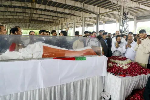 Top leaders attend last rites of Samajwadi party supremo Mulayam Singh Yadav
