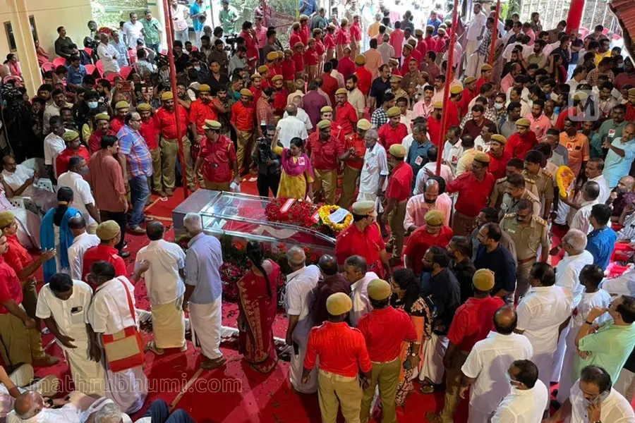 Kodiyeri's body at Kannur District committee office; public pay last respects
