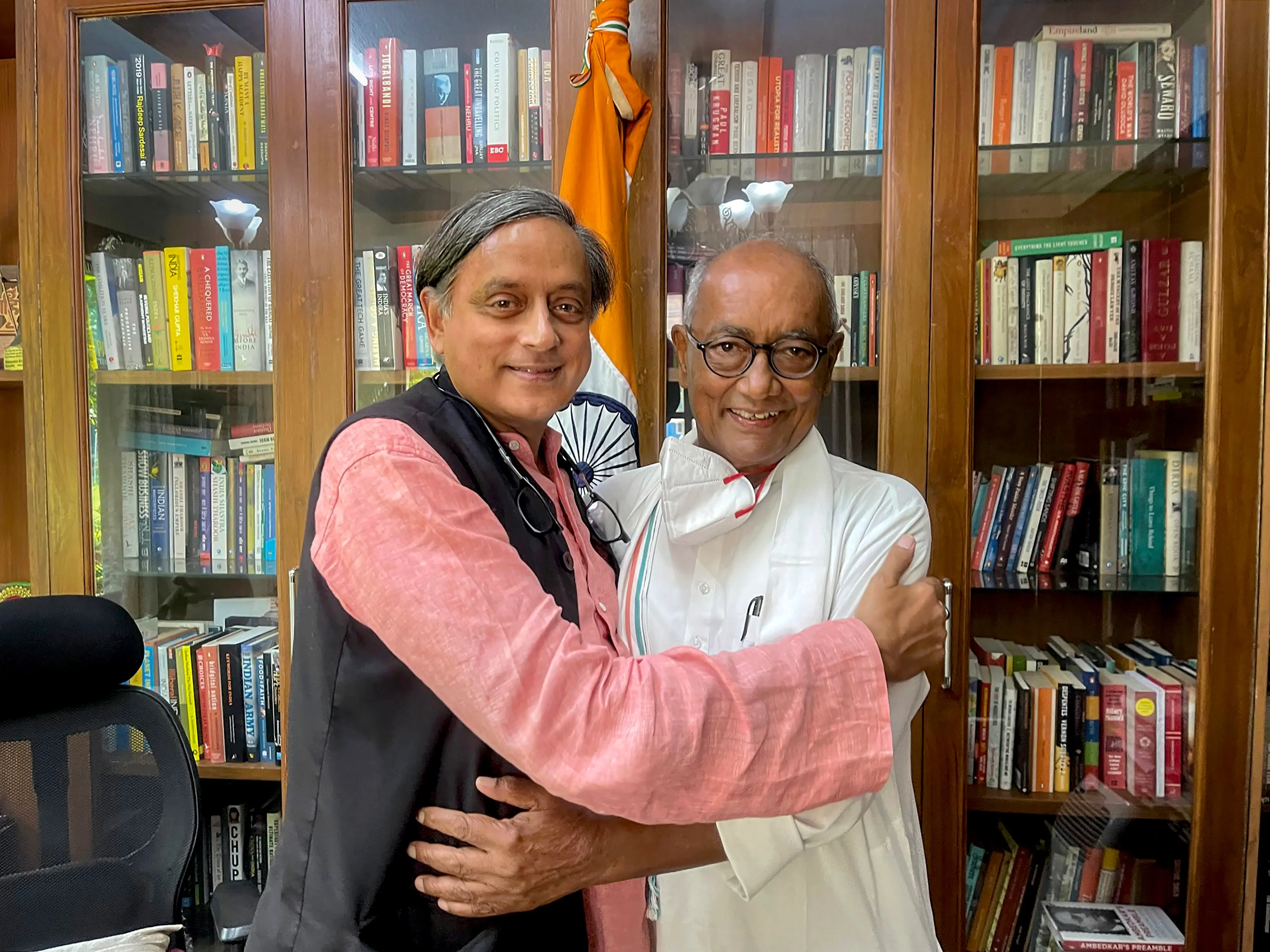 Congress leader Digvijaya Singh meets Shashi Tharoor, in New Delhi | Photo: Twitter/ShashiTharoor