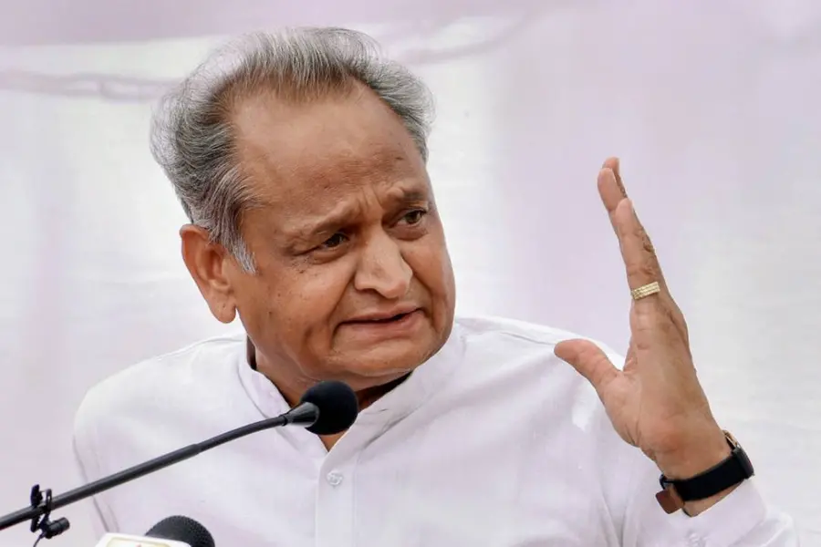 അമിത് ഷായോട് വാങ്ങിയ 10 കോടി തിരികെ നൽകണം; സച്ചിൻ പക്ഷ എം.എൽ.എമാരോട് ഗഹ്‍ലോത്