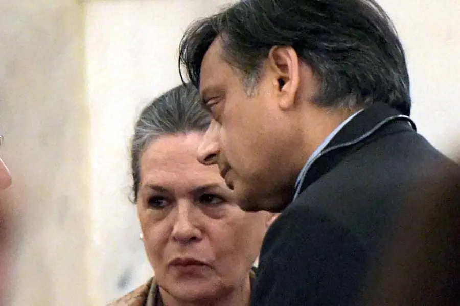 Tharoor endorses petition seeking 'constructive reforms' in Cong; meets Sonia Gandhi