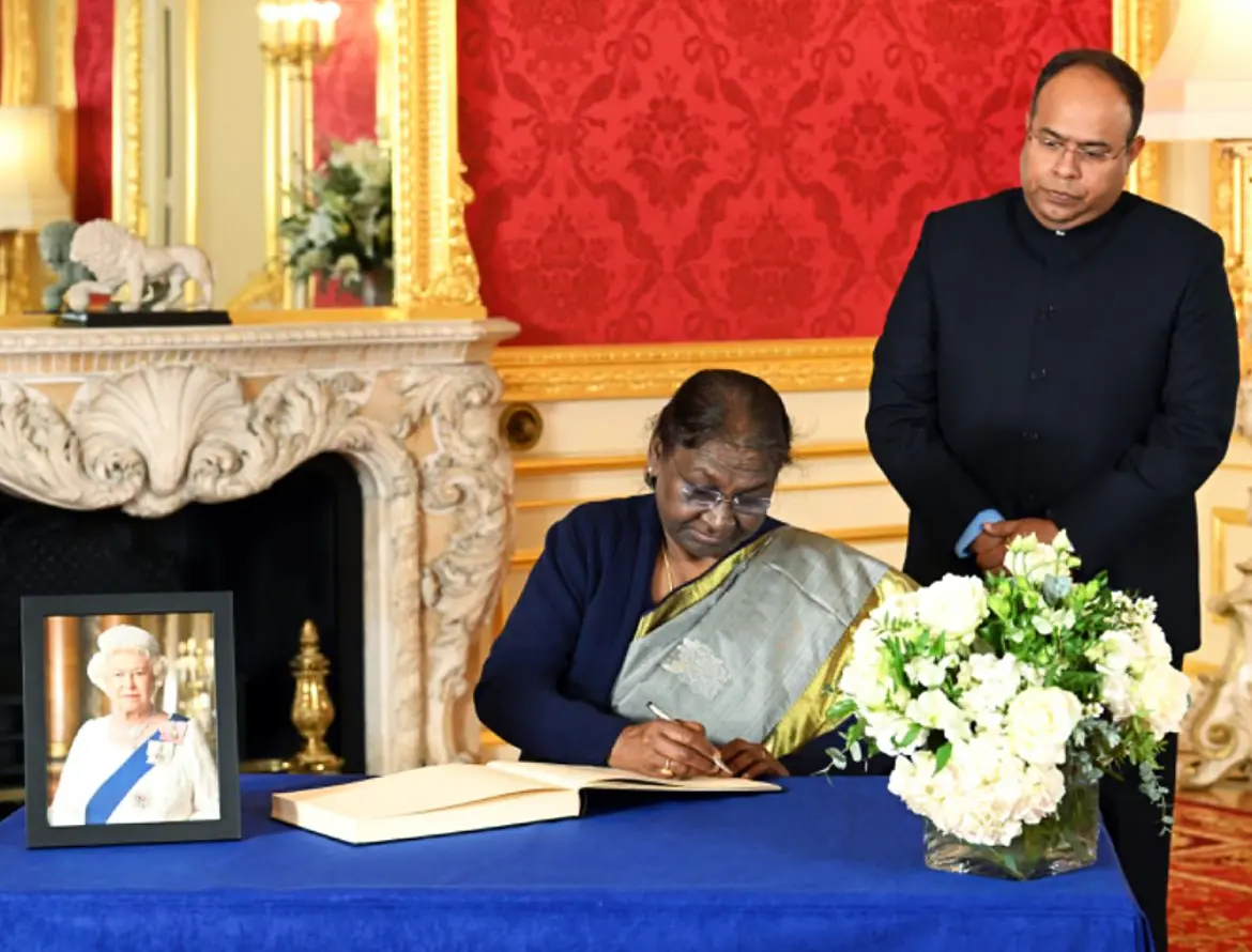 President Droupadi Murmu signing the Condolence Book at Lancaster House. Photo: ANI