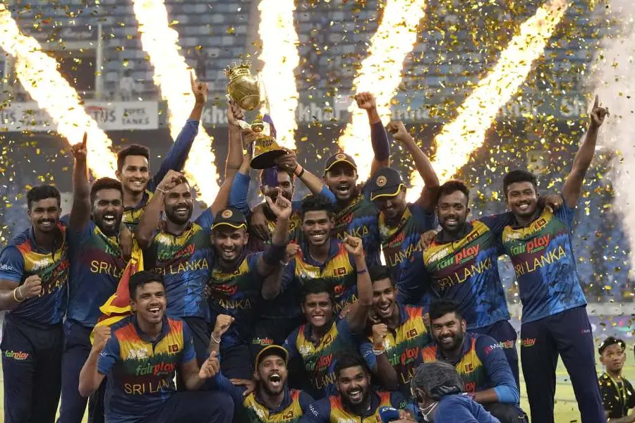 Asia Cup: Rajapaksa flays Pakistan attack to take Sri Lanka to 170 for 6
