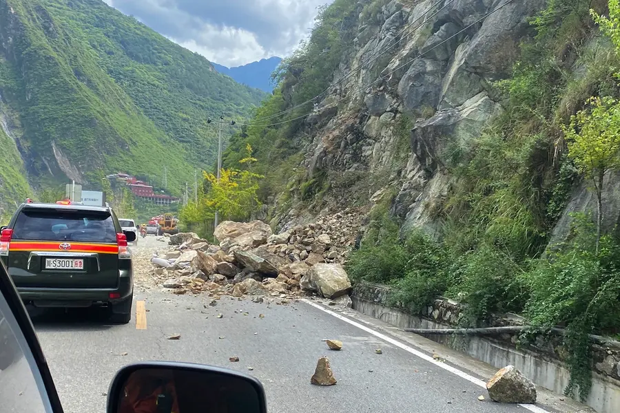 Powerful quake of 6.8-magnitude kills over 30 in China, leaves trail of destruction