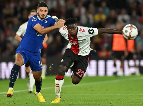 Armando Broja (L) vies with Southampton's Ghanaian defender Mohammed Salisu | AFP