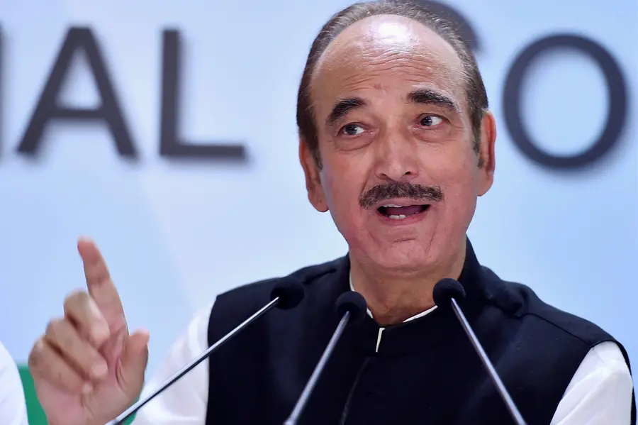 Ghulam Nabi Azad quits hours after being named as Cong J&K campaign committee head