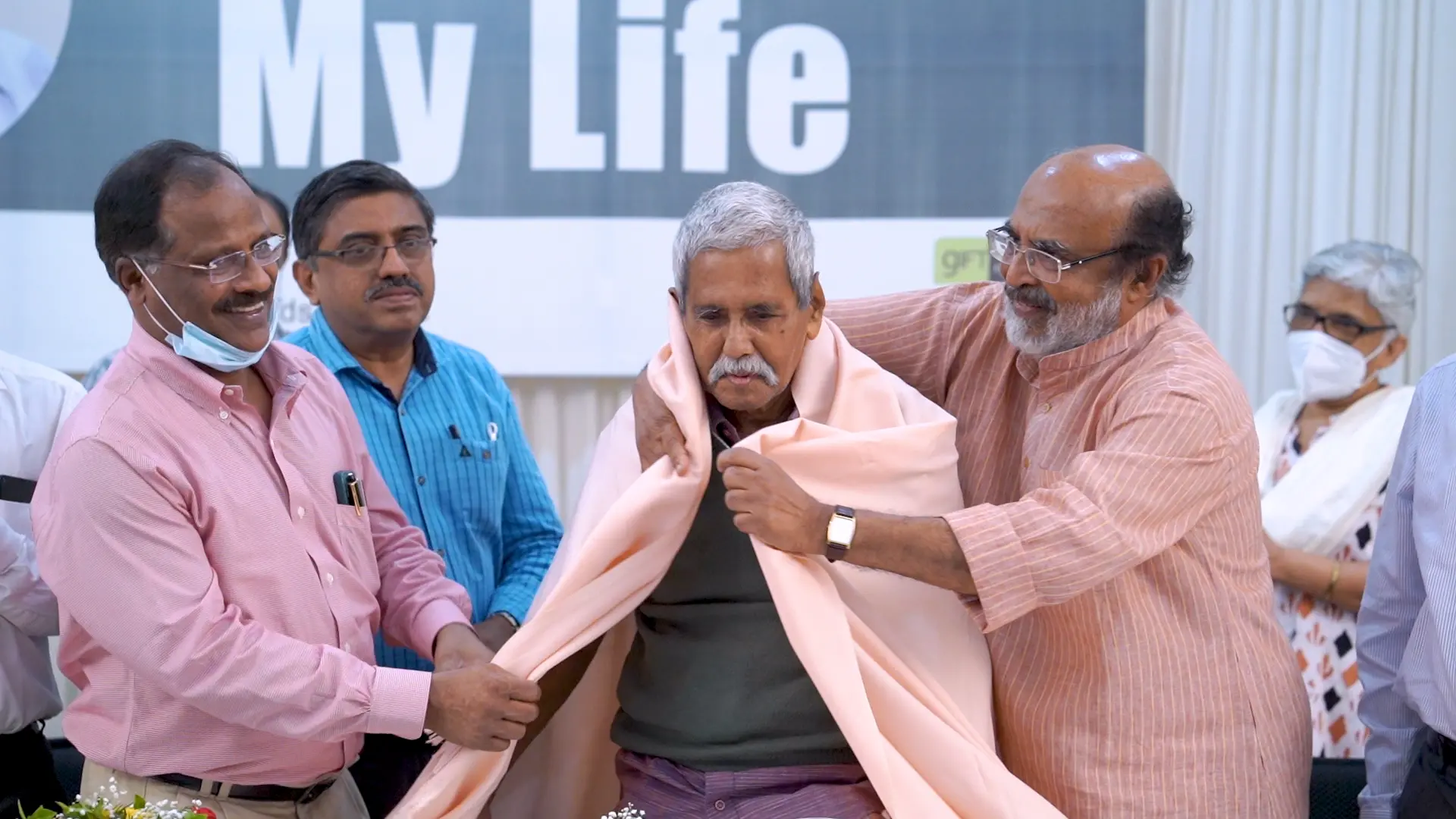 Dr TM Thomas Isaac felicitating Prf KK George | Photo: Special Arrangement