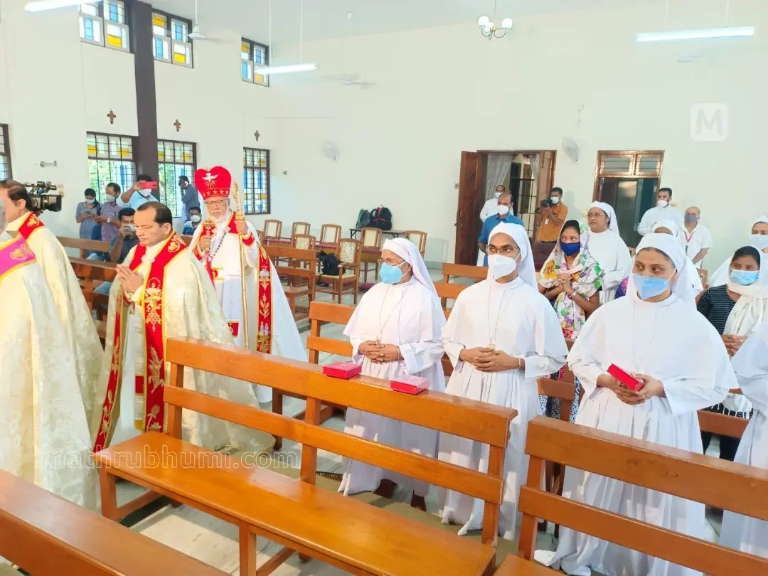 Holy Mass being celebrated at Kakkanad St Mount Thomas Church in the new mode