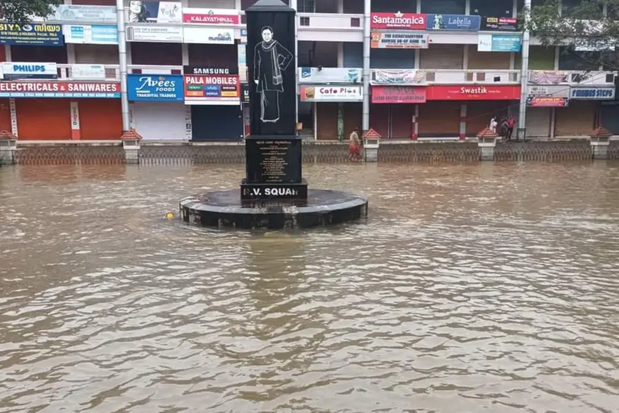 Mudslides at five locations in Kottayam; water levels of Meenachil, Manimalayar rise alarmingly