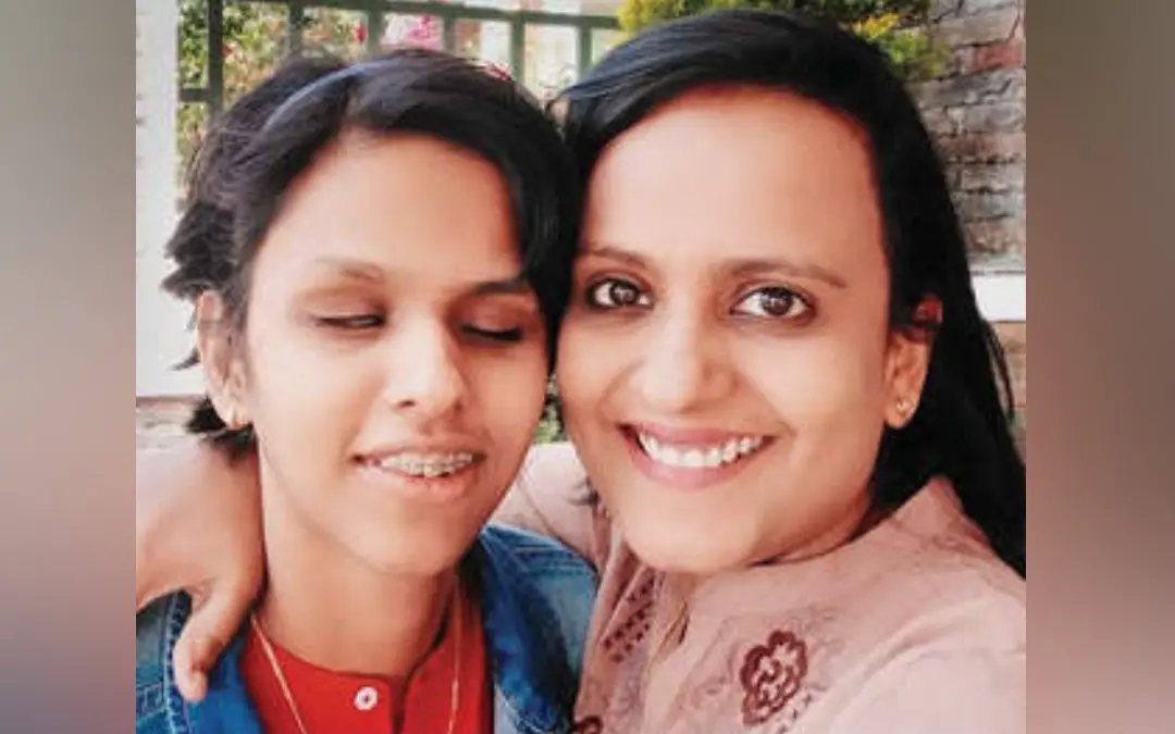 Hannah Alice Simon along with her mother Lija