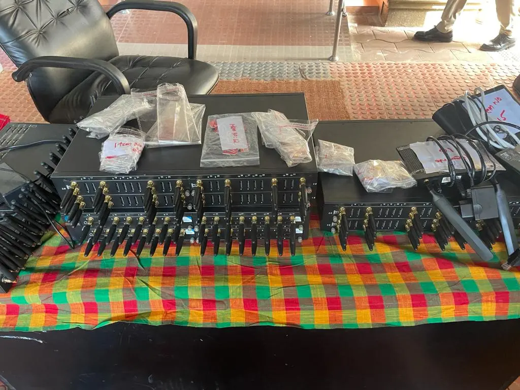 The devices seized from the accused in parallel exchange case | Photo: Mathrubhumi