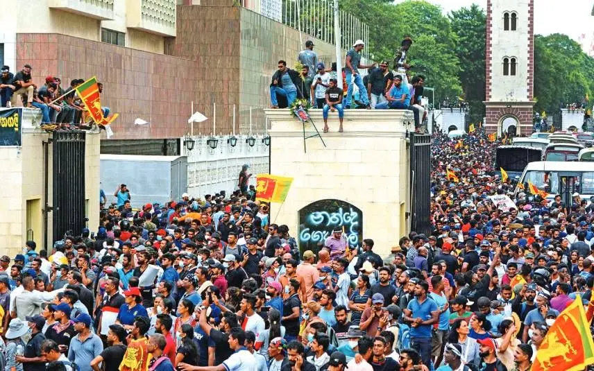 ഗോതാബയ രാജപക്സെയുടെ ഔദ്യോഗിക വസതിയിലേക്ക് ജനം ഇരച്ചുകയറിയപ്പോൾൽ.ഫയൽ ഫോട്ടോ