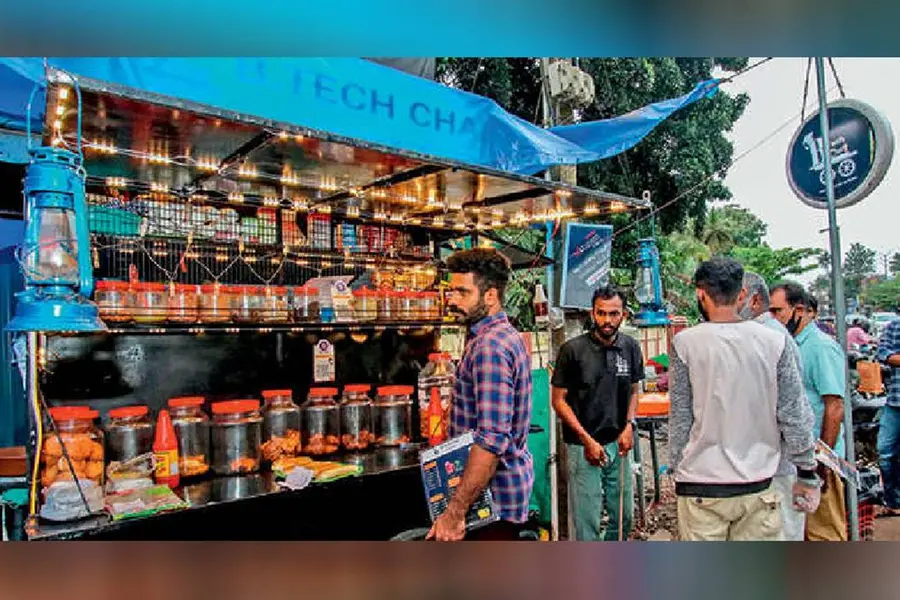 'B-Tech Chai', tea stalls in Kollam turns a platform for talent shows