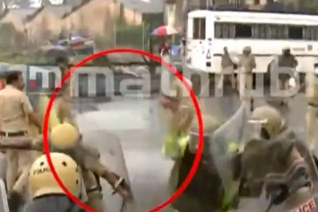 Avikkal protest against STP turns violent; police resort to lathi charge and tear gas, See video