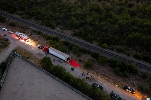 46 migrants found dead in tractor-trailer in Texas