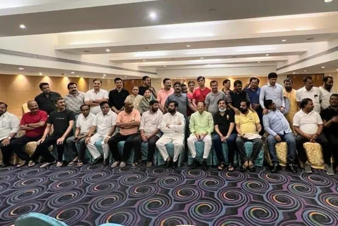 Rebel Shiv Sena MLAs arrive in Assam