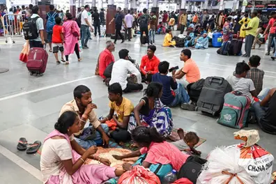 Agnipath protests: Passengers left in lurch as trains cancelled; air fares go through roof