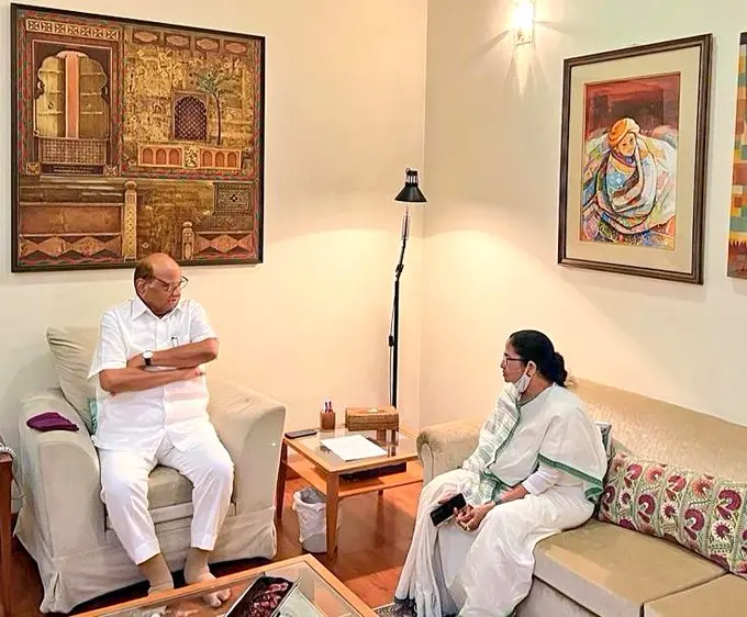 Mamata Banerjee meets Sharad Pawar. Photo: Twitter/sharadpawar