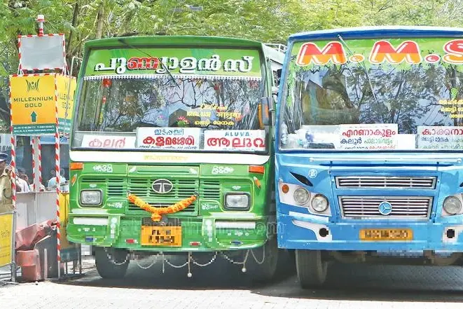 ഇടതുവശം ചേര്ന്ന് പോകണം,ഹോണടിക്കരുത്; കൊച്ചിയില് സ്വകാര്യ ബസുകള്ക്ക് ഹൈക്കോടതിയുടെ നിയന്ത്രണം