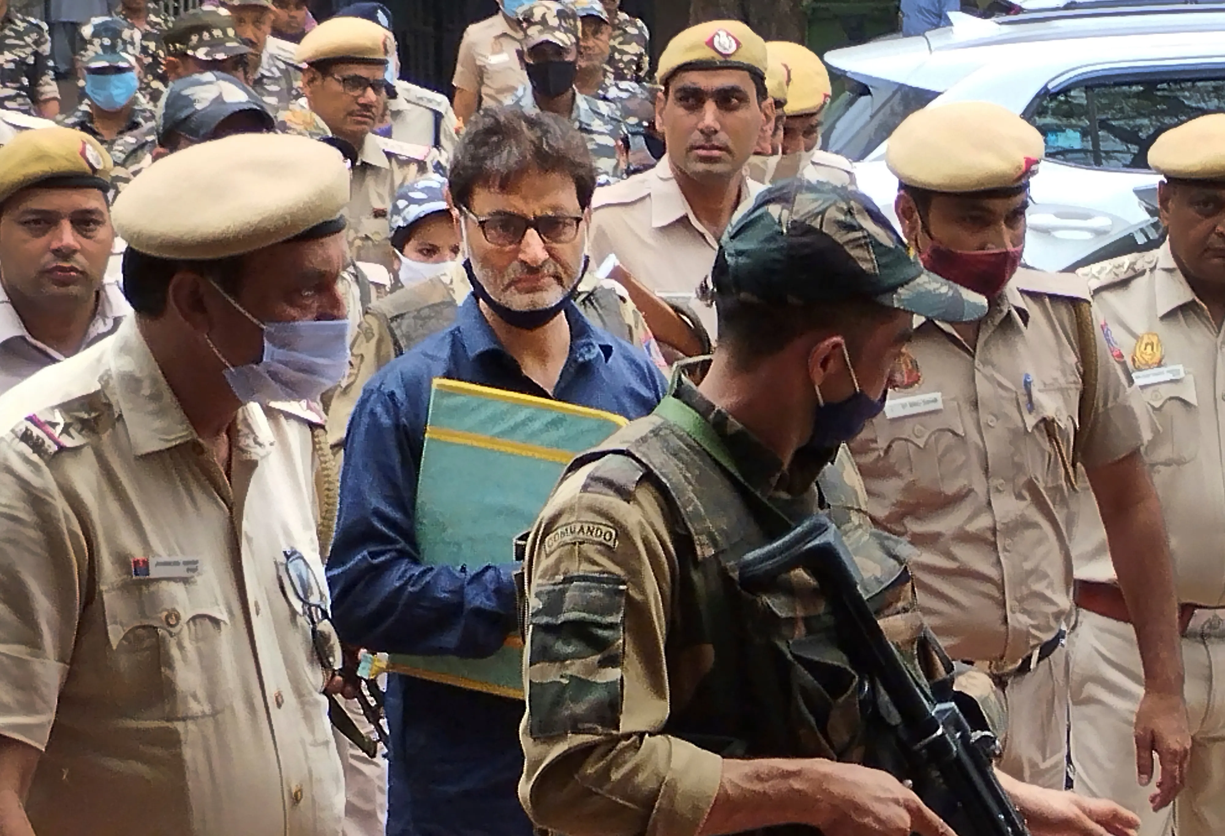 Kashmiri separatist leader Yasin Malik is escorted by police officers to a court in New Delhi | Photo: AP