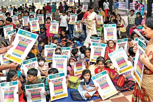 'Malayalam Pallikoodam' distributes pamphlets of revised alphabets to children