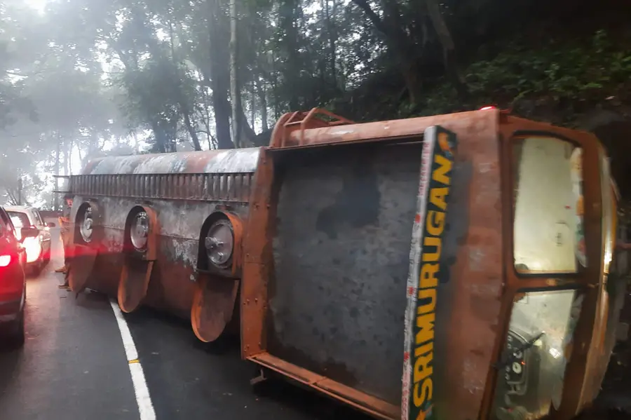 Tanker lorry overturns on Thamarassery ghat road, no casualties reported