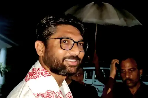 Mevani completes legal formalities in Kokrajhar, to leave for Gujarat