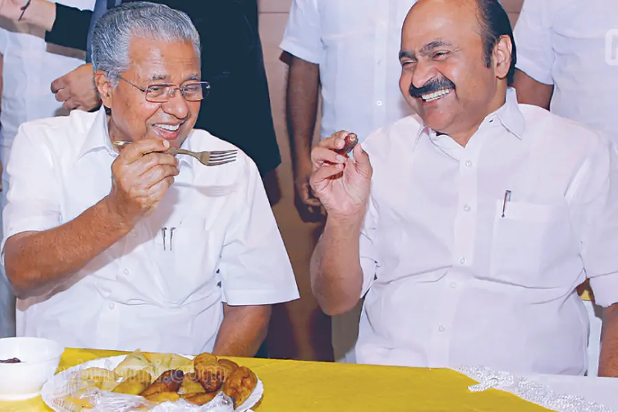 Opposition leader holds grand Iftar feast, shares dates with CM | See Video