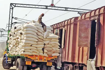 Dust problem caused by goods trains pose trouble for passengers at Chalakudy