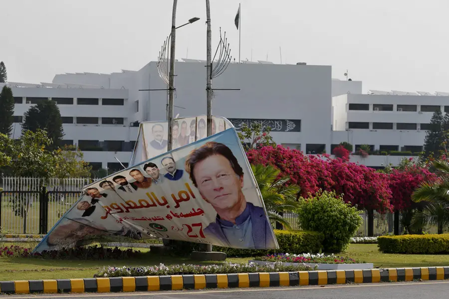 Pak National Assembly adjourned, to meet again on Monday to elect new PM